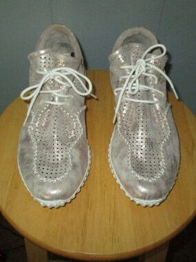 DIBA TRUE Poker Hand Metallic Rose Sneakers NWOT